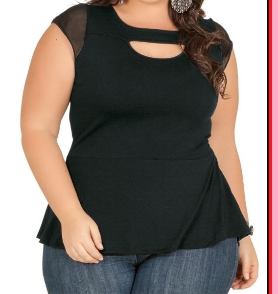 Blusa Feminina Plus Size Preta com Detalhe em Tule